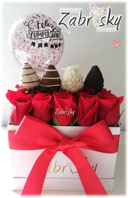 Rosas rojas en caja con fresas Floristería en Pereira - Floristería Zabrisky