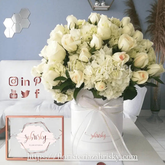 We Take Care in Selecting the most #Fresh #Blooms to Create Products whit #love ♥ - Floristería Zabrisky