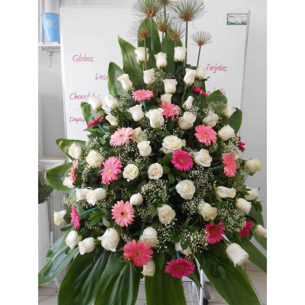 Alma - Rosas Blancas y Gerberas - Floristería Zabrisky
