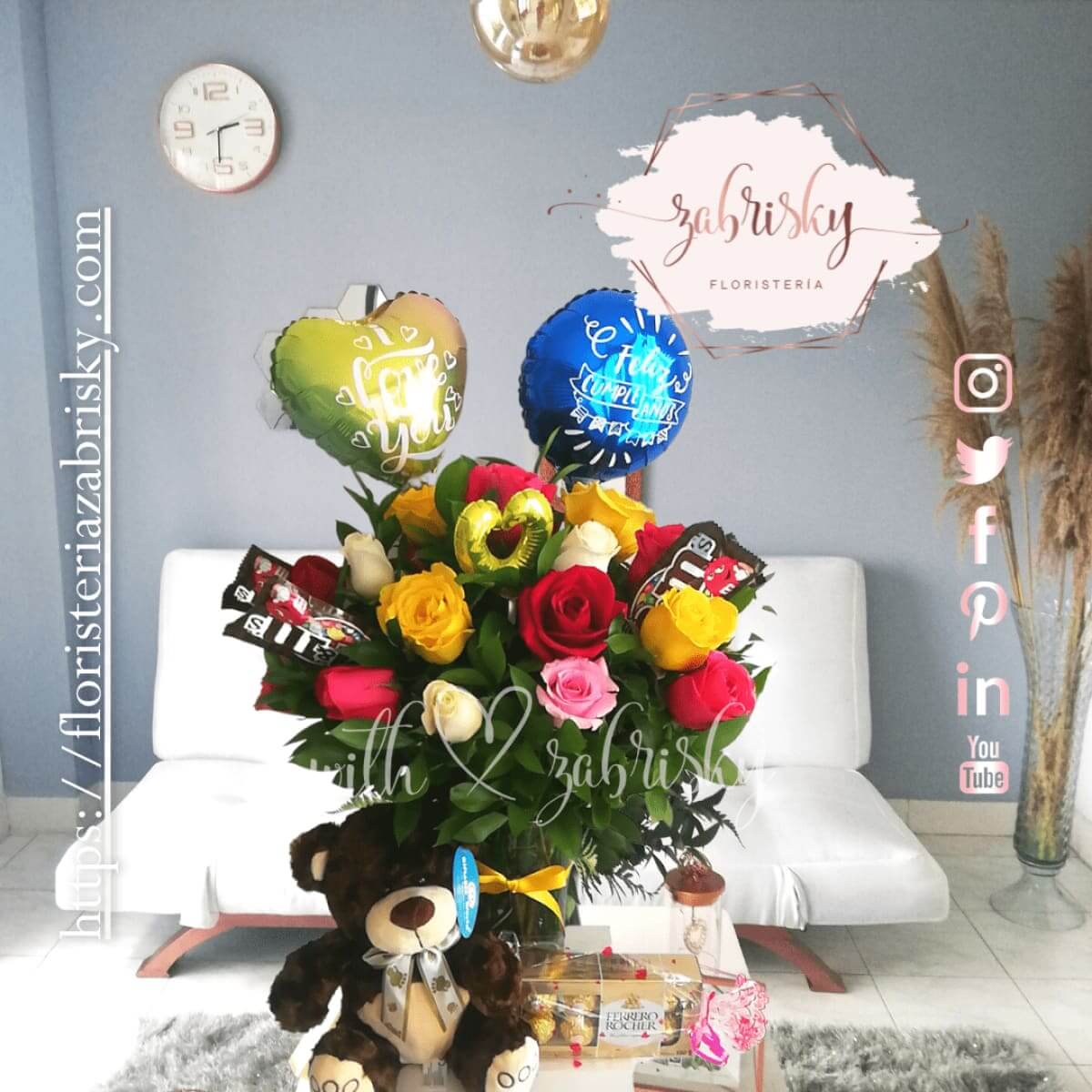 Bells - Rosas surtidas, peluche y chocolate - Floristería Zabrisky