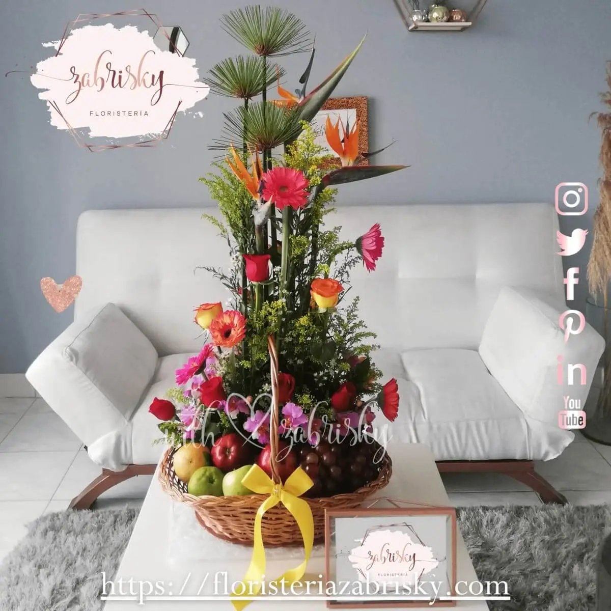 Canasta de Frutas y flores primaverales - Floristería Zabrisky