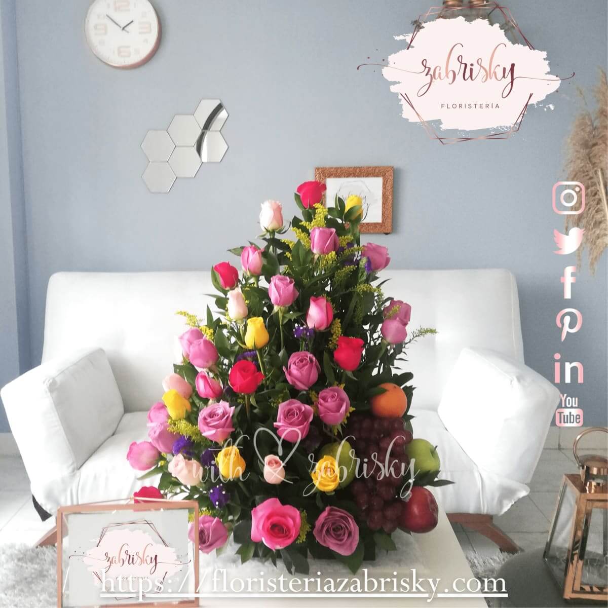 Charlotte - Rosas de colores y frutas - Floristería Zabrisky