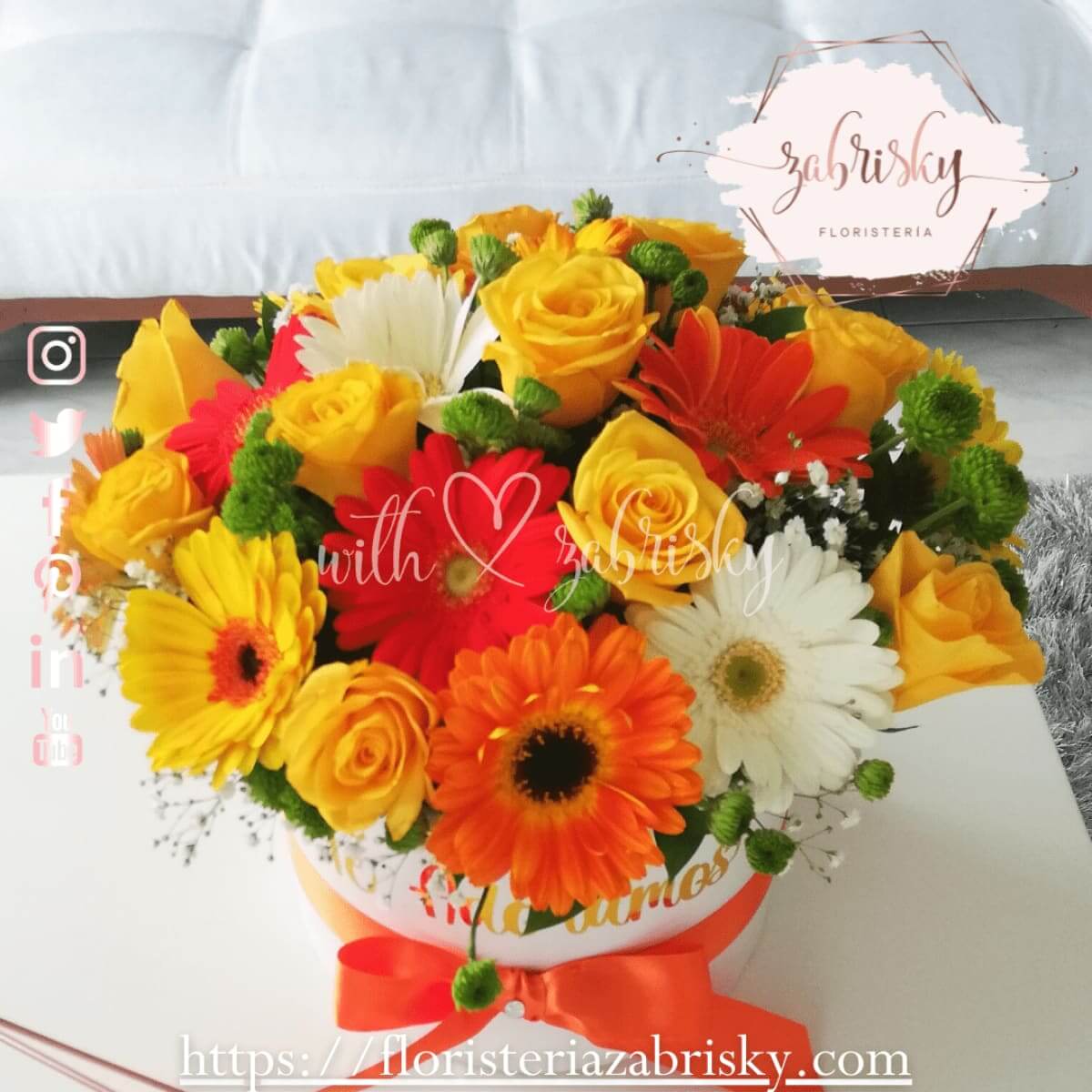 Coral - Caja gerberas y rosas surtidas - Floristería Zabrisky