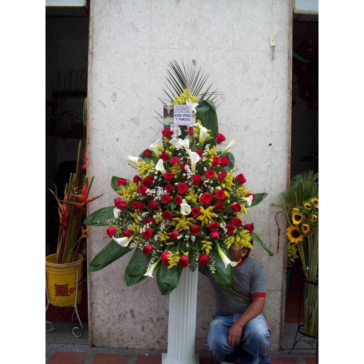 Eden - Corona Fúnebre - Rosas Rojas - Floristería Zabrisky