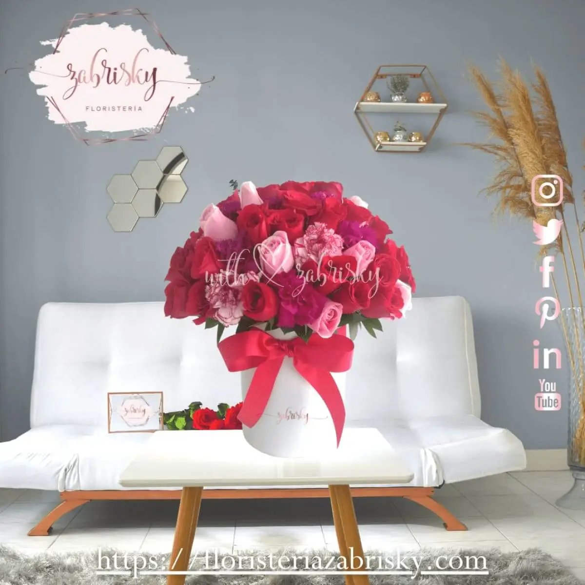 Frida - Caja rosas tonos primaverales - Floristería Zabrisky