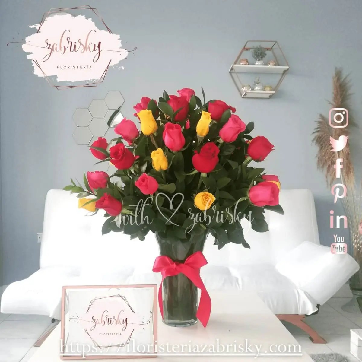 Gabriela - Florero - Rosas de Colores - Floristería Zabrisky