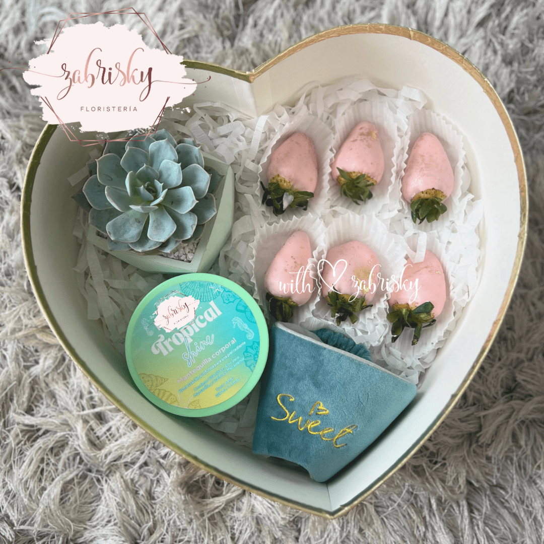 Gaia - Suculenta con fresas, antifaz y crema corporal - Floristería Zabrisky
