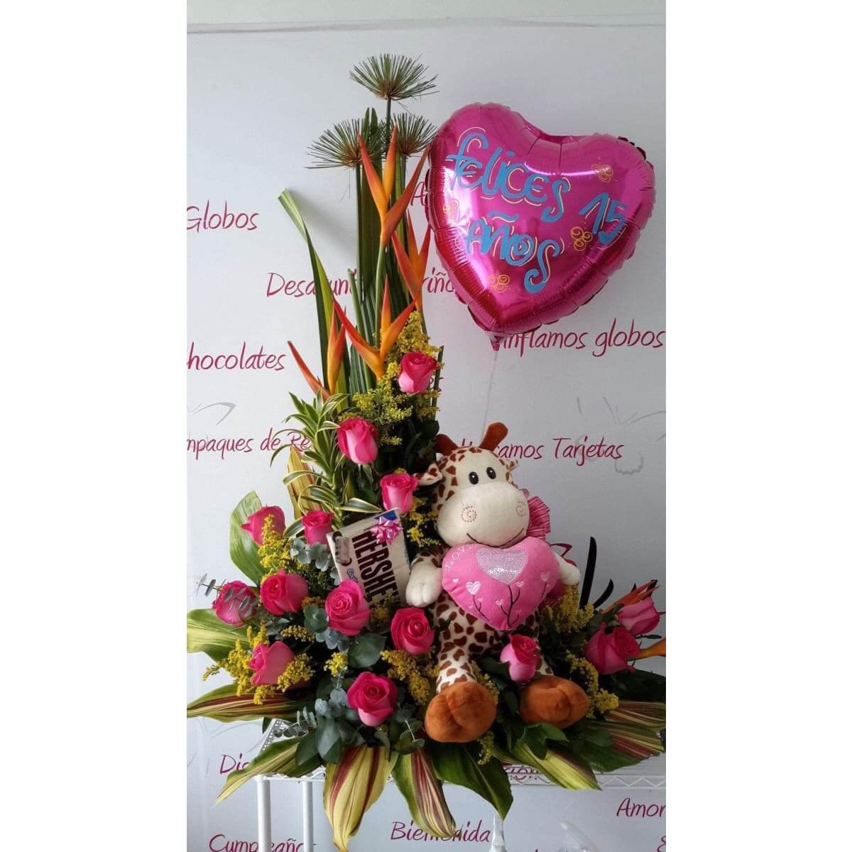 Jirafa Cumpleaños - Rosas Fucsia - Floristería Zabrisky
