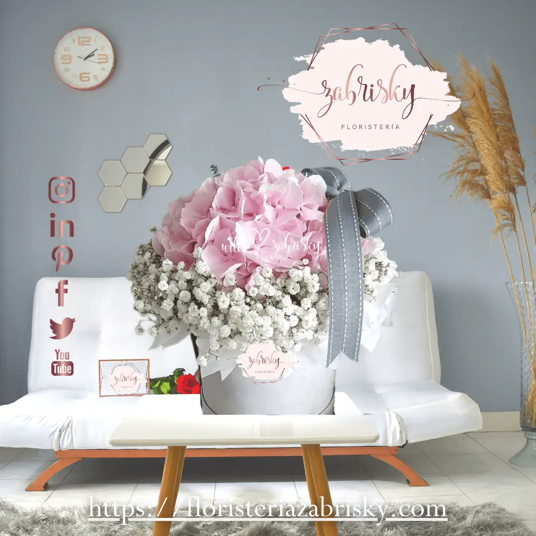 Julia - caja hortensias y gitsophilia - Floristería Zabrisky