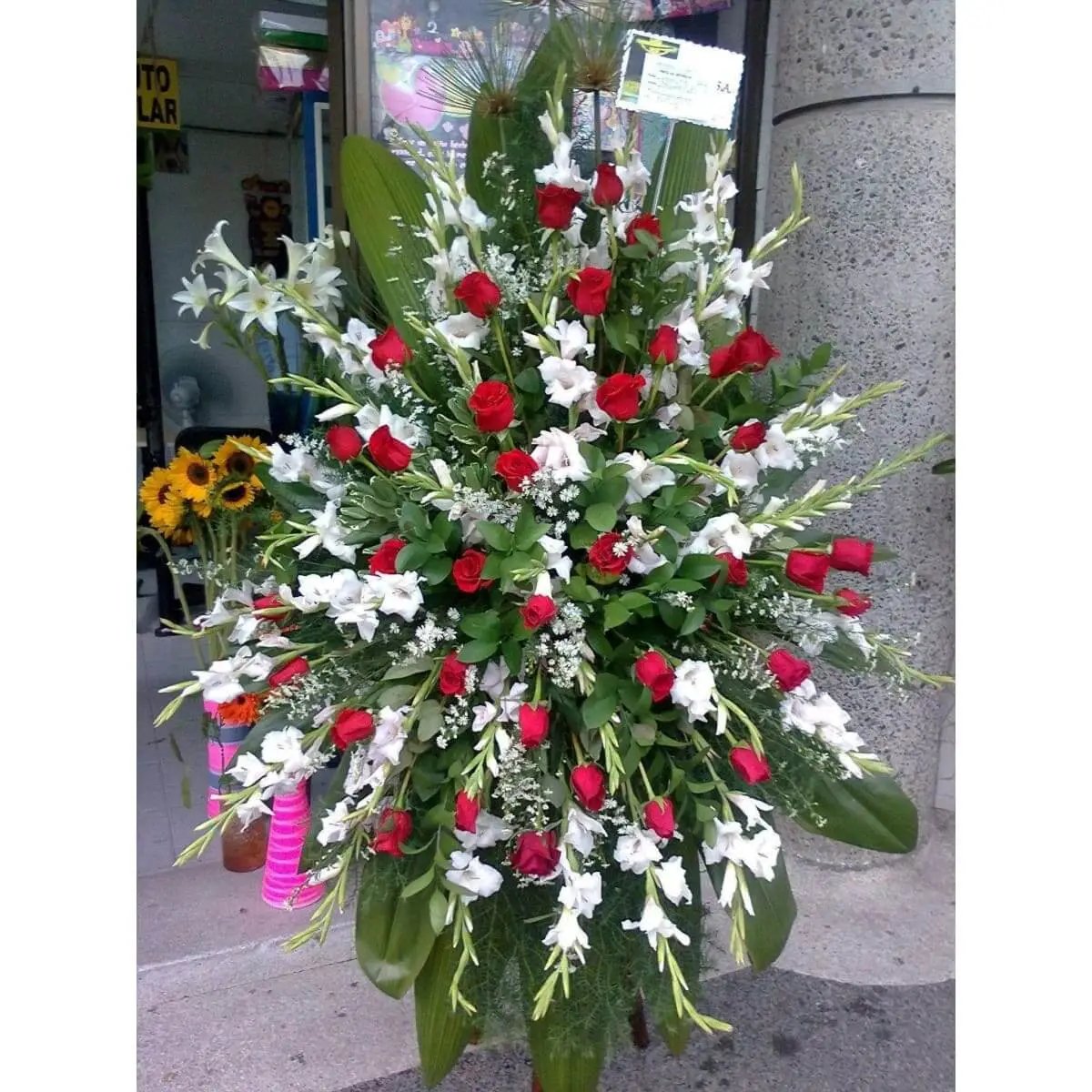 Life - Corona Fúnebre - Rosas Rojas - Floristería Zabrisky