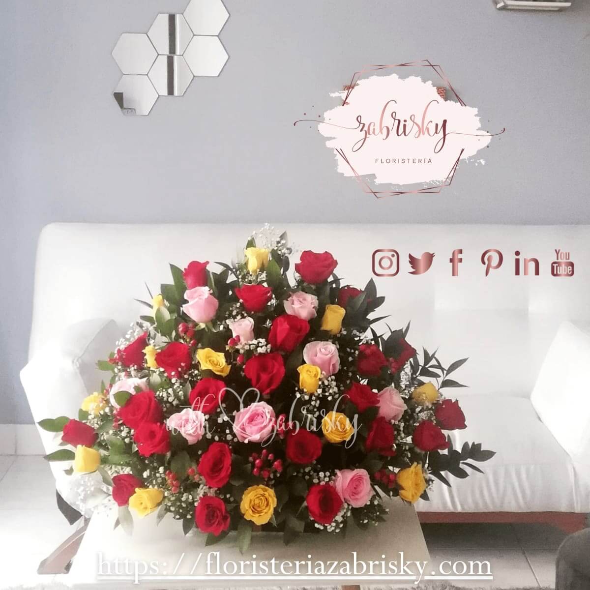 Manuela - Rosas de colores surtidos - Floristería Zabrisky