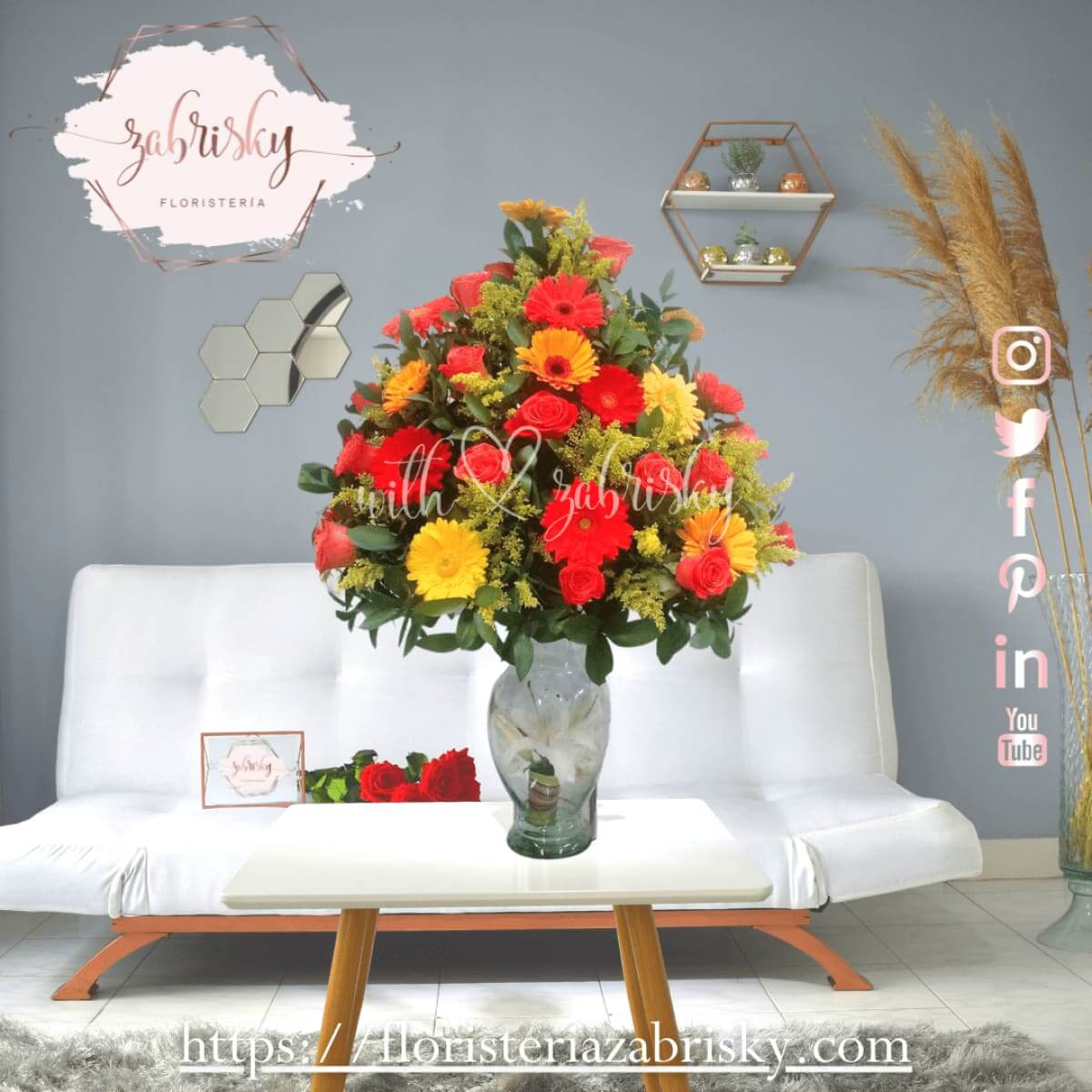 Sara - Florero gerberas y rosas surtidas - Floristería Zabrisky