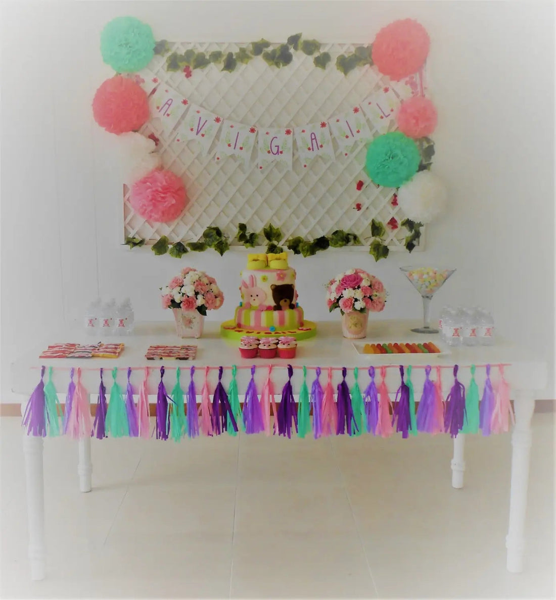 Decoración Baby Shower: mesa de dulces y flores - Floristería Zabrisky