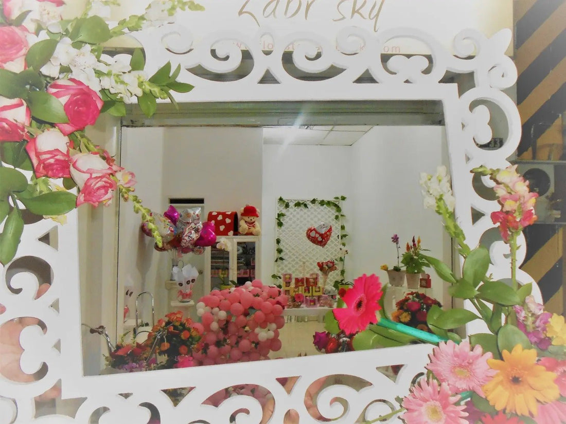 Decoraciones mesa vintage flores y globos - Floristería Zabrisky