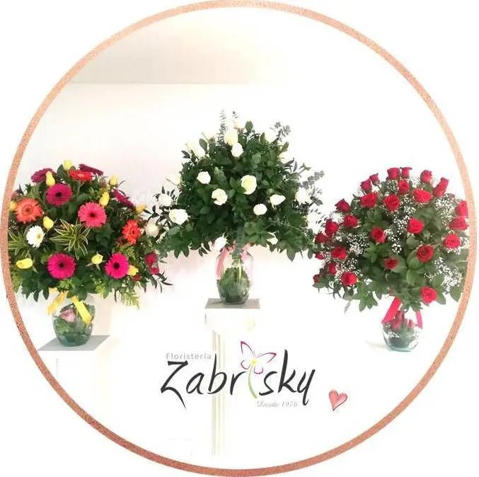 Rosas y gerberas en floreros Floristería en Pereira - Floristería Zabrisky