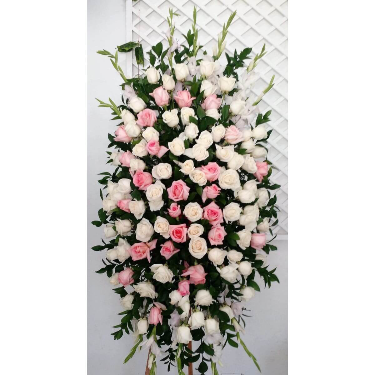 Forever B - Fúnebre - Rosas Blancas y Rosadas - Floristería Zabrisky