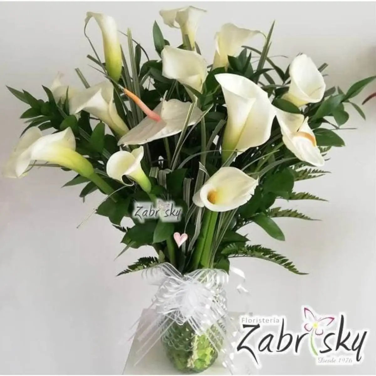 Mia - Florero - Flores blancas - Floristería Zabrisky