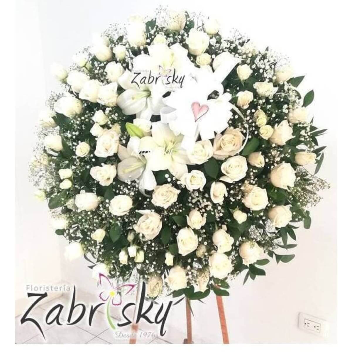 Serenidad - Fúnebre Rosas Blancas - Floristería Zabrisky